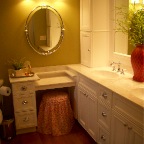 REYNOLDS VANITY 003